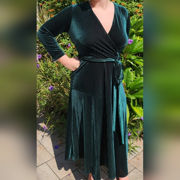 Maison Tara Dresses & Skirts - MASON TARA maxi green velvet dress